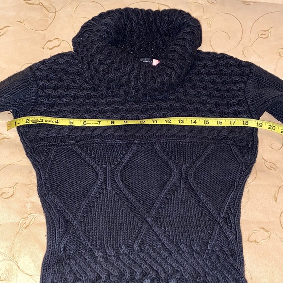 ♣️GUC City UNLTD Cable Knit Turtleneck Sweater - Picture 3 of 8